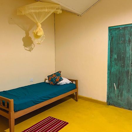 Lazy Monkey Surfhostel - Sri Lanka Діквелла Екстер'єр фото