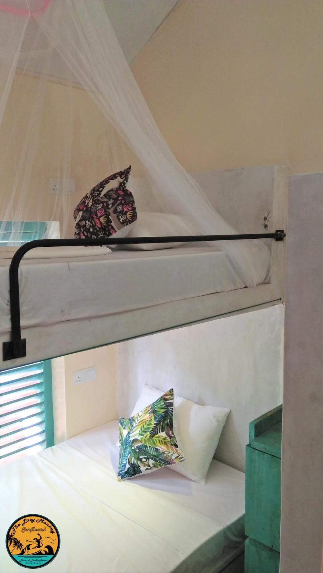 Lazy Monkey Surfhostel - Sri Lanka Діквелла Екстер'єр фото
