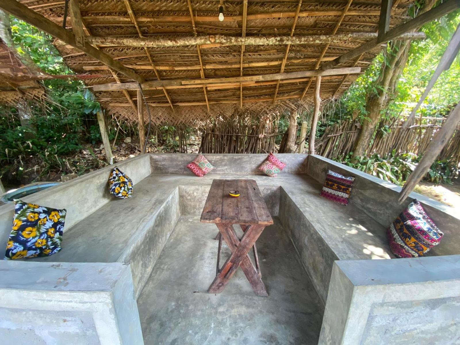 Lazy Monkey Surfhostel - Sri Lanka Діквелла Екстер'єр фото