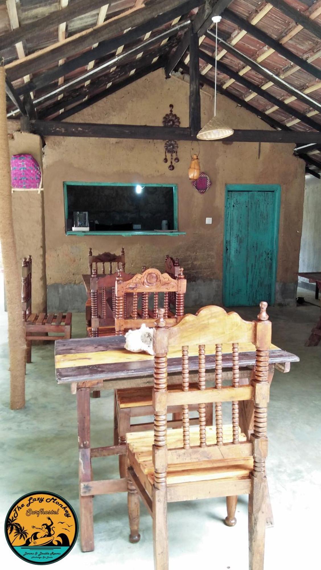 Lazy Monkey Surfhostel - Sri Lanka Діквелла Екстер'єр фото